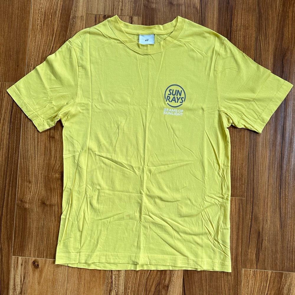 H&M Sun Rays Beams Of Sunlight Men’s Medium T Shirt